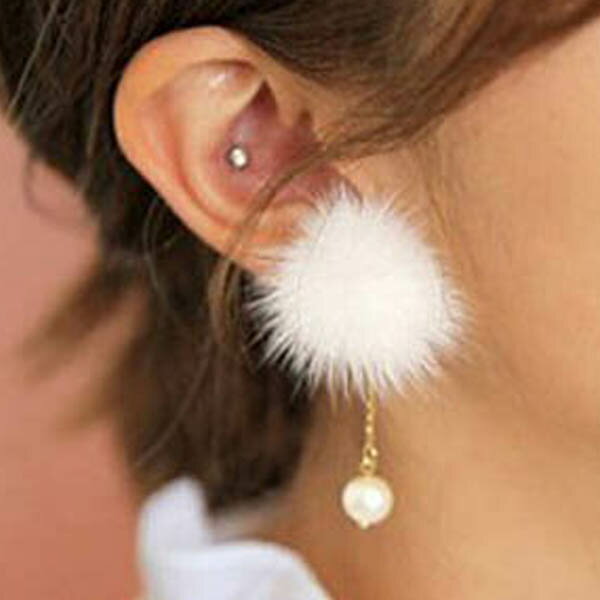 パールチャームファーピアス 1ペア レディース 真珠 ミンクファー 冬のピアス もこもこ 女子会 発表会 クリスマス プレゼント ファッションピアス 両耳 揺れ...