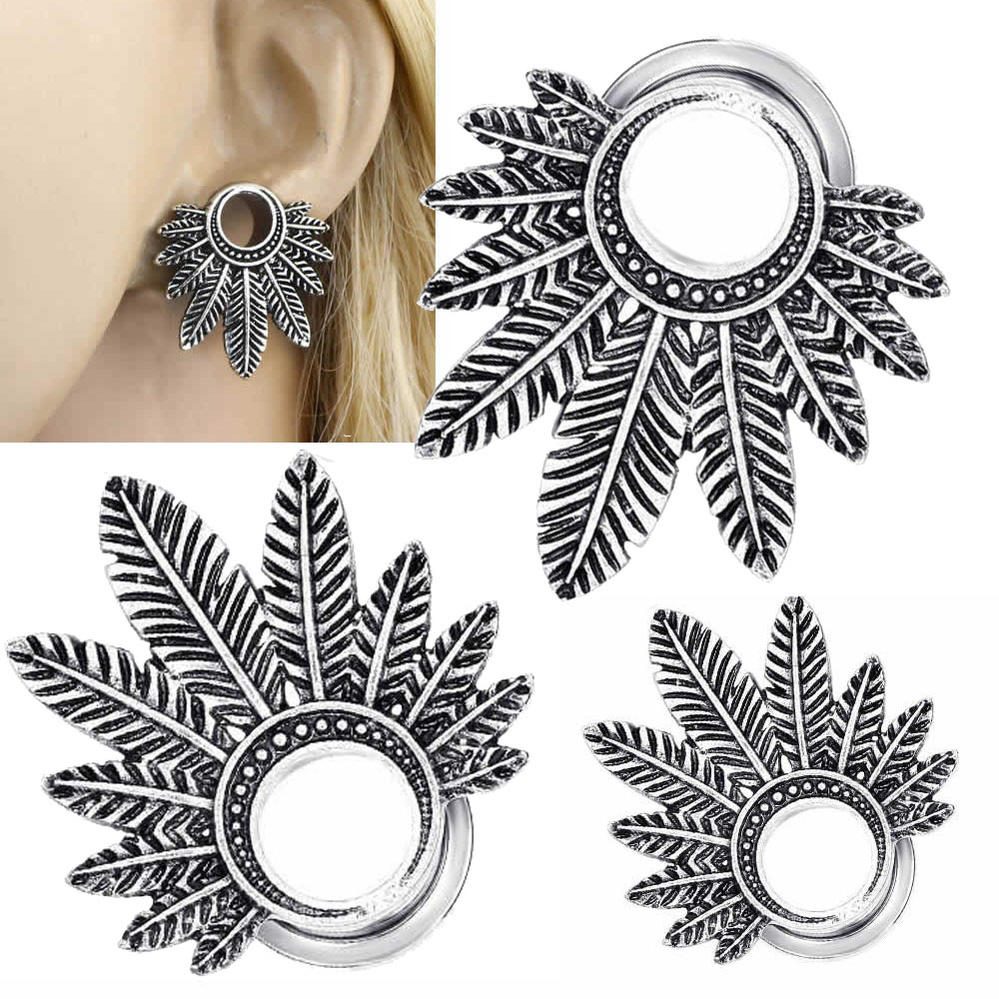 インディアンジュエリーの伝統的モチーフのフェザーをトンネルの周りにデザインしたボヘミアンスタイルのボディピアス。大きく広がる羽根のモチーフが存在感を発揮。メンズでもレディースでも使えるおしゃれなボディーピアスはプレゼントやペアルックにも。貫...