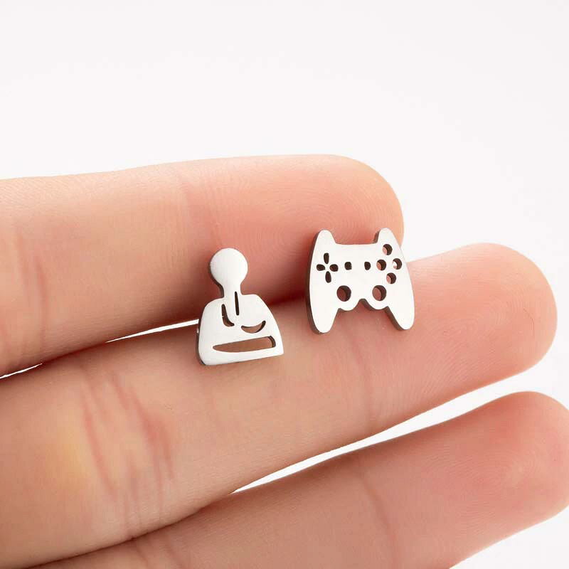 ゲーマーステンレスピアス/1ペア販売 ゲームコントローラー スティック オタク シルバー ゴールド キャッチピアス スタッドピアス メンズ レディース 20G 20ゲージ おもしろい 面白い プレゼント ギフト 金色 銀色 両耳 男の人 女の人 ゲーム好き コントロール クリスマスの商品画像 2