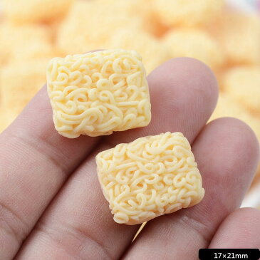 インスタントラーメンアクリルパーツ(17mmx21mm) 1個販売 麺 ヌードル 乾麺 拉麺 食玩 おもしろい ユニーク 面白い アクセサリー ピアス イヤリング 貼り付け 食品サンプル ネイル デコレーション 爪 デコ電 フラット 部品 クラフト 手作り ハンドメイド DIY チャーム 四角