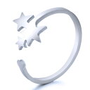 大きさの異なる3つの星をデザインした細いスリムなフリーサイズのステンレスリング。 素材がサージカルステンレスではなく通常のステンレスなので、扱いやすくお値段も手ごろ。 指輪の一部をカットしているフリーサイズのリングは、耳に使ってノンホールピアスのイヤーカフにしたり、手の指の関節の指輪ファランジリングにしたり足の指のトーリングにも使える流行のカフリング（リングカフ）は男性からも女性からも人気。 サイズがフリーサイズなので、普通の指輪としてはもちろん、親指の指輪や子供の指輪、さらに水に強く丈夫なステンレス製なので、足の指輪トーリングにも最適。 メンズでもレディースでも使えるのでペアリングにも。 出荷時は17号ですが、18号、19号、20号、21号、22号、23号と大きく指輪をサイズが調整できる。 サイズが調整できるので気分によって装着する指輪を変えるだけでなく、リングサイズがわからない彼氏や彼女へのプレゼントにも最適です。 幅：約10.5mm 素材:ステンレス・表示は1個の価格です