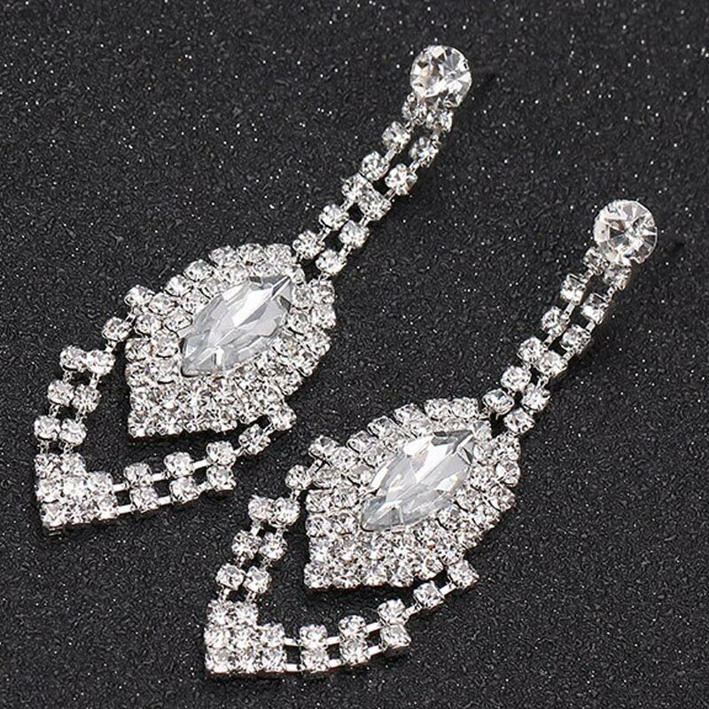 タッドポール クリスタルウエディングジュエリーピアス 1ペア シルバー 結婚式 新婦 結婚式 披露宴 衣装 長い 揺れる ジルコニア ラインストーン レディース プレゼント 20G 20ゲージ 女性 舞台 ブライダル 花嫁 綺麗 おしゃれ 人気 流線型 矢印 アロー オタマジャクシ 3