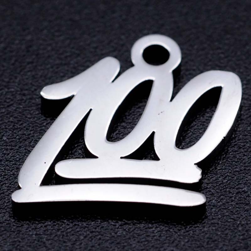 ピアス専門ショップGreen Piercingの100点満点ステンレスパーツ 1個販売 数字 テスト 成績 満点 入試 受験生 ゲン担ぎ 縁起がいい 合格祈願 チャームパーツ メンズ レディース 部品 金具 DIY ペンダントトップ アクセサリーチャーム ピアス クラフト 手作り ネックレス ハンドメイド 面白い ユニーク おもしろい｜アングル2