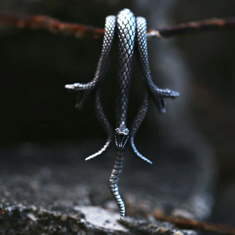 ゴルゴンステンレスペンダントトップ 1個販売 メンズ レディース 3匹 スネーク 蛇 へび ヘビ スネイク 不気味 サージカルステンレス316L ネックレス ス...