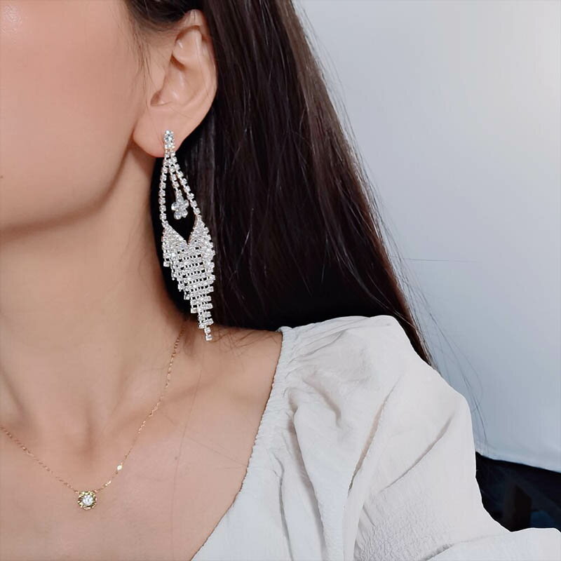 Supesataito - フラワーエレガンス ドロップ クリスタルウエディングジュエリーピアス 1ペア シルバー 新婦 結婚式 披露宴 衣装 長い 揺れる ジルコニア ラインストーン レディース プレゼント 20G 20ゲージ 女性 ブライダル 花嫁 コンサート キャバ譲 ホステス 写真撮影 花 フラワー 上品