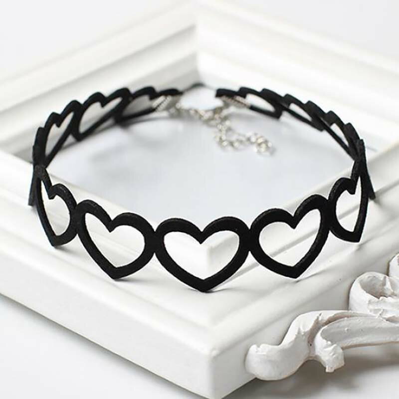 ラリエット風 オープンハートブラックベルベットチョーカー 大きめハート 大人可愛い プレゼント 首飾り ネックレス 有名人 芸能人 レディース ベロア 首元に巻く 首に巻く リボン 紐 首ベルト タイト フィット 黒いレース 首輪 ゴスロリ フェイクレザー 黒色 人気 モデル 2