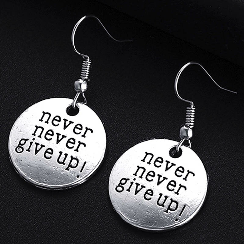 ネバーネバーギブアップステンレスピアス/1個販売 片耳分 サージカルステンレス316L メンズ レディース 揺れる フックピアス チャーム 20G 20ゲージ ...
