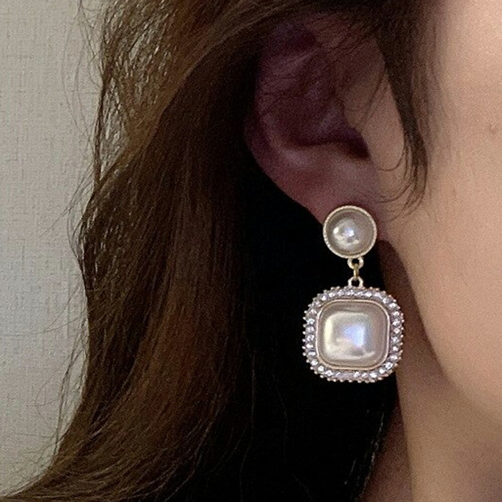 더블 펄 스퀘어 매력 귀걸이 1 쌍 판매 양귀 금색 골드 사각형 진주 반짝이 보석 크리스탈 스톤 돌 포함 여성 여성 패션 귀걸이 20G 20 게이지 논홀 귀걸이 이어 커프 끼워 스터드 귀걸이 여자