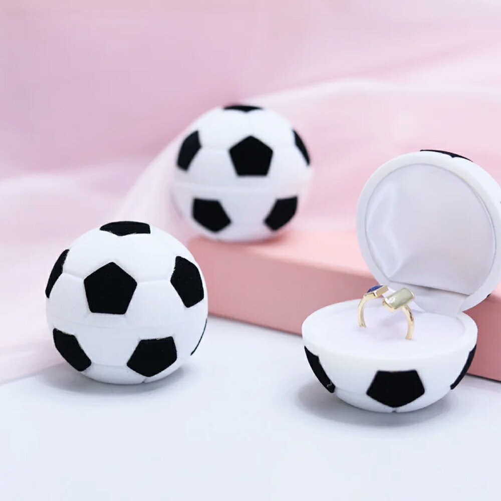 楽天ピアス専門ショップGreen Piercingサッカーボール リングボックス 1個販売 スポーツ フットボール サッカー部 マネージャー カップル ジュエリーケース 包装 ラッピング用品 ギフトボックス ジュエリー ベルベット 収納 ピアス 指輪 プレゼント ディスプレイ 誕生日 結婚式 告白 かわいい 面白い ユニーク