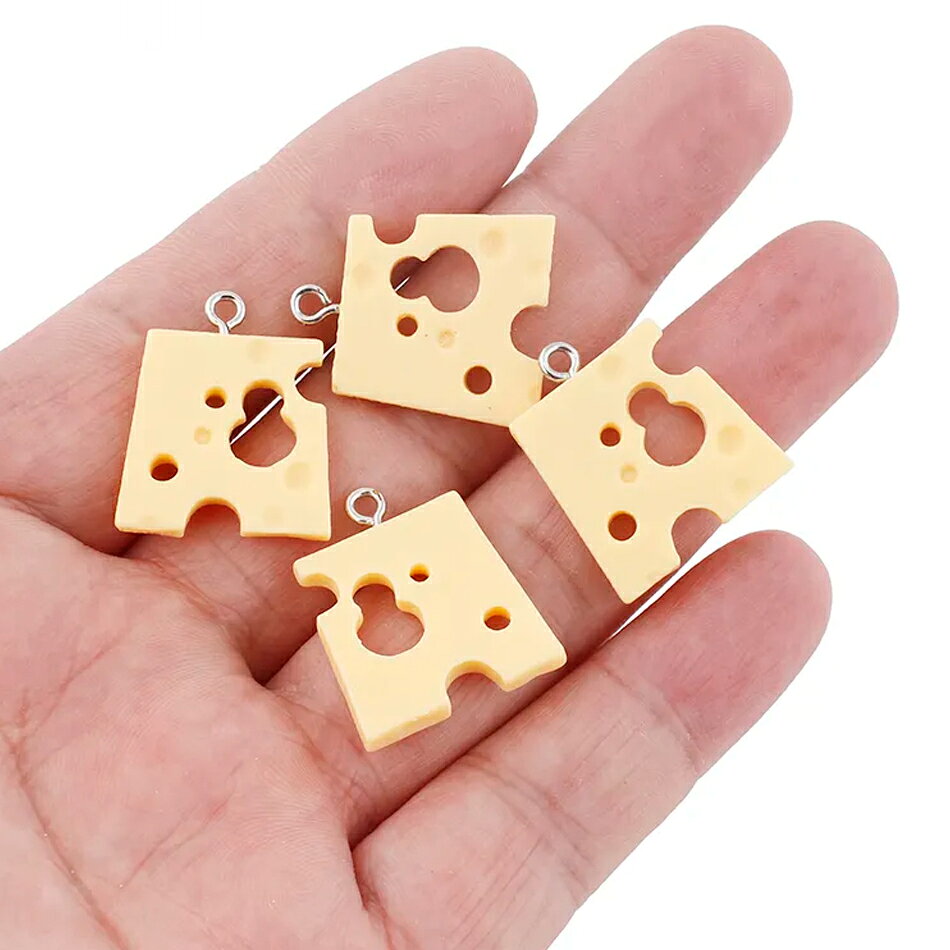 ピアス専門ショップGreen Piercingの穴あきチーズ アクリルパーツ/1個販売 クラフトパーツ 面白い プラスティック 食品サンプル 部品 ハンドメイド 3D 立体 ピアス イヤリング デコレーション ペンダントトップネックレス チョーカー メンズ レディース プレゼント ピザ レストラン イタリアン 食堂 カフェ｜アングル3