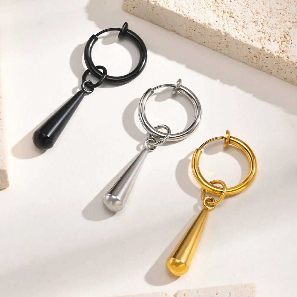 ピアス専門ショップGreen Piercingのウオータードロップチャームイヤリング 1個販売 スプリング シンプル プレーン 黒色 ブラック 金色 ゴールド 銀色 シルバー ノンホールピアス イヤーカフ 耳 軟骨 メンズ レディース ステンレス製 ティアドロップ ティアードロップ 涙型 雫型 なみだ しずく 結婚式｜アングル2