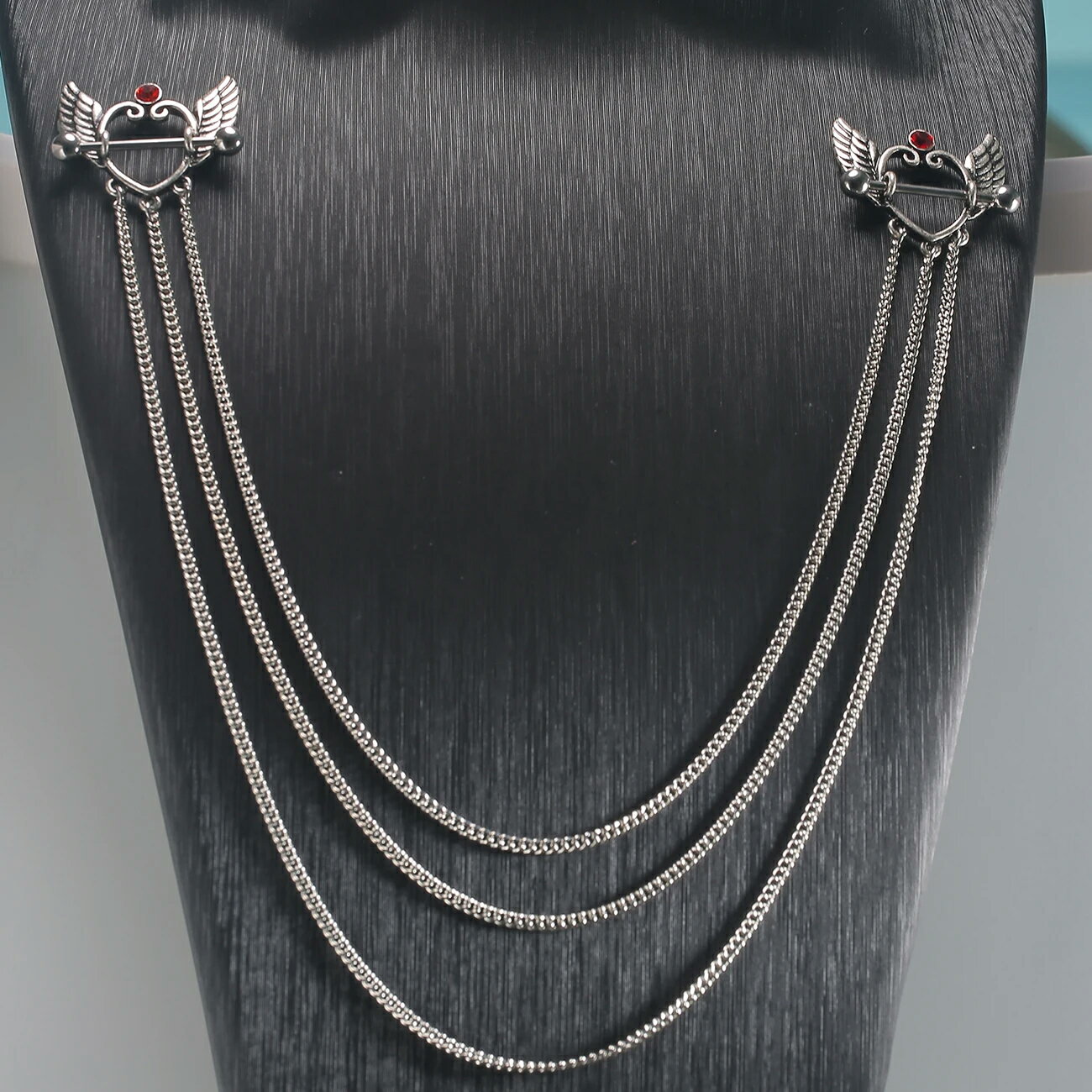 [ 14G 乳首 ] ハートウイングトリプルチェーン ニップルピアス 1個販売 翼 羽根 天使 赤色 レッド ジュエル ストーン 石付き ジルコニア 3本 クサリ 鎖 サージカルステンレス316L ストレートバーベル つなぐ 繋ぐ シールド 14ゲージ 胸 ボディピアス メンズ レディース