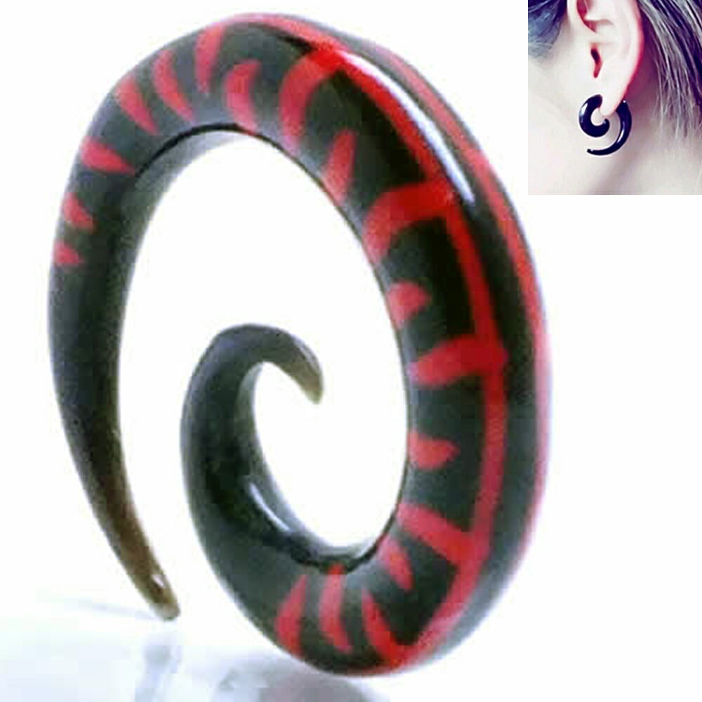 水牛の角で作られたインデアンジュエリー。シンプルだけどちゃんと自己主張できるボディピアス。1個ずつ手彫りされたハンドメイドのボディーピアスは、芸術品。水牛の角で作られた伝統的なボディピアスは、インディアンジュエリーとしても使われるアクセサリ...