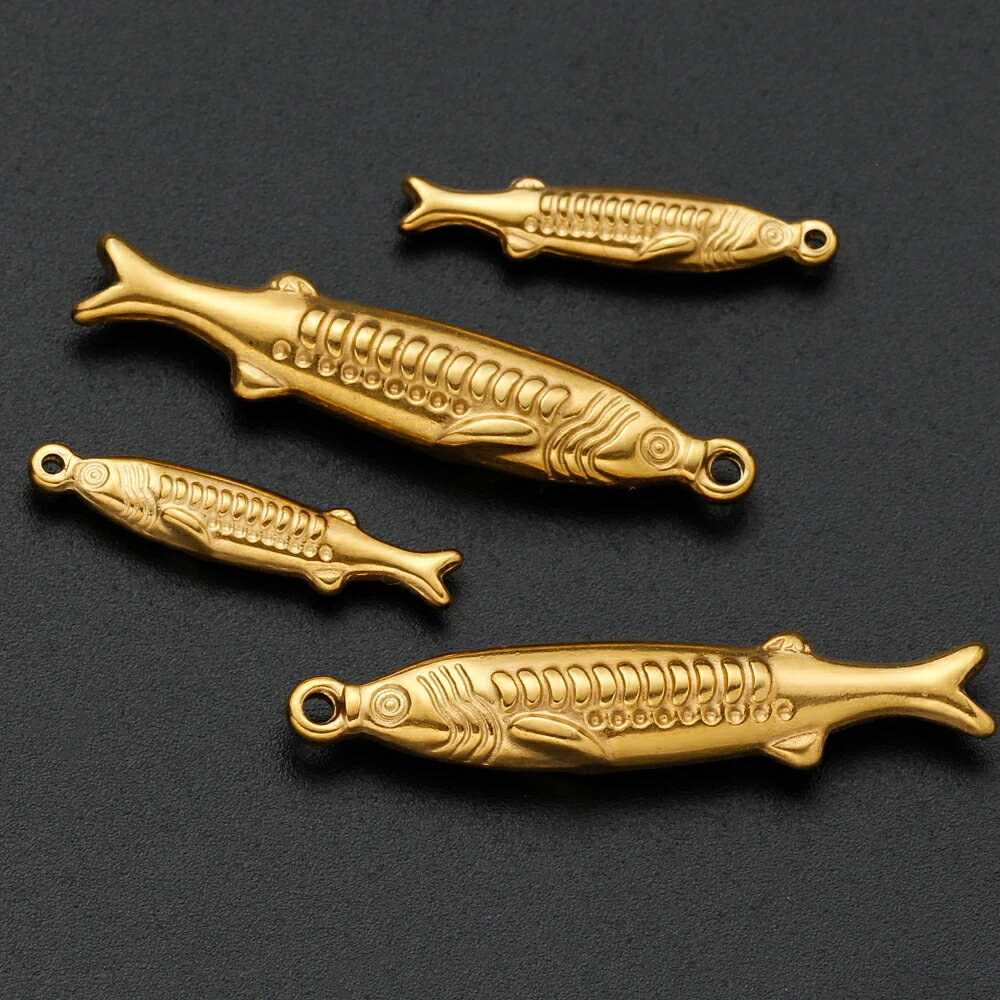 ピアス専門ショップGreen Piercingの3Dサンマステンレスパーツ 1個販売 秋刀魚 魚屋 秋 サカナ フィッシュ 可愛い 立体 面白い ペンダントトップ ネックレス チャームパーツ ピアス ブレスレット アクセサリー DIY アンクレット メンズ レディース プレゼント ハンドメイド クラフト 部品 金具 水族館｜アングル2