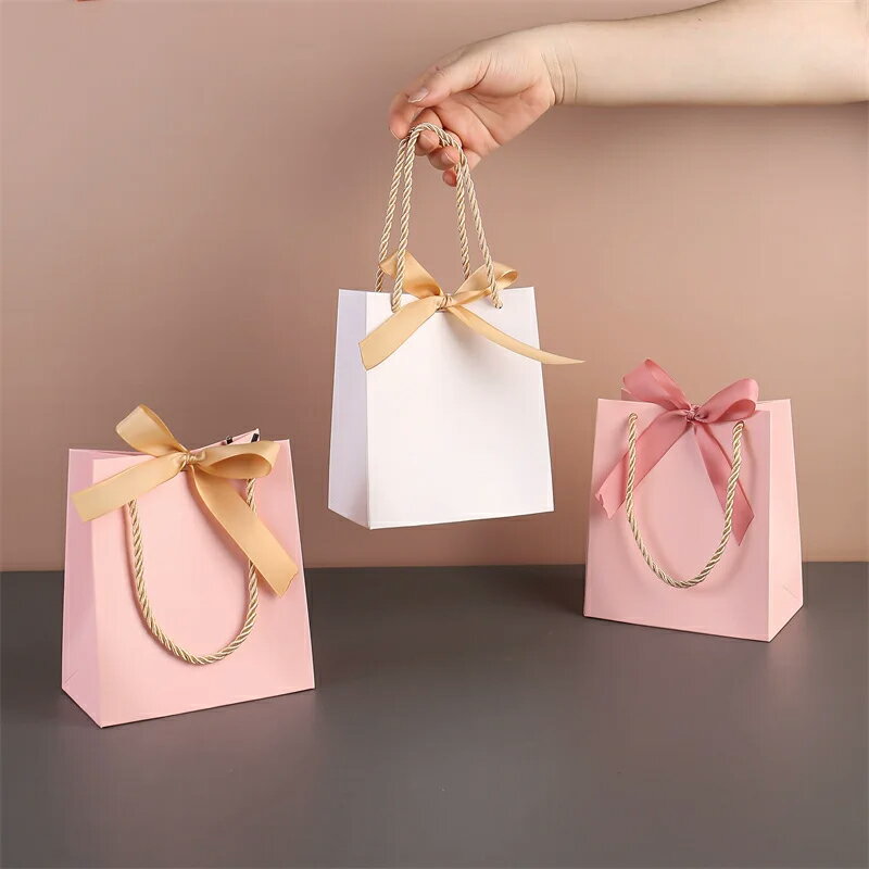 15cmx13cmx8cm リボン付きギフト用手提げペーパーバック（ブラック） 1個販売 紙袋...