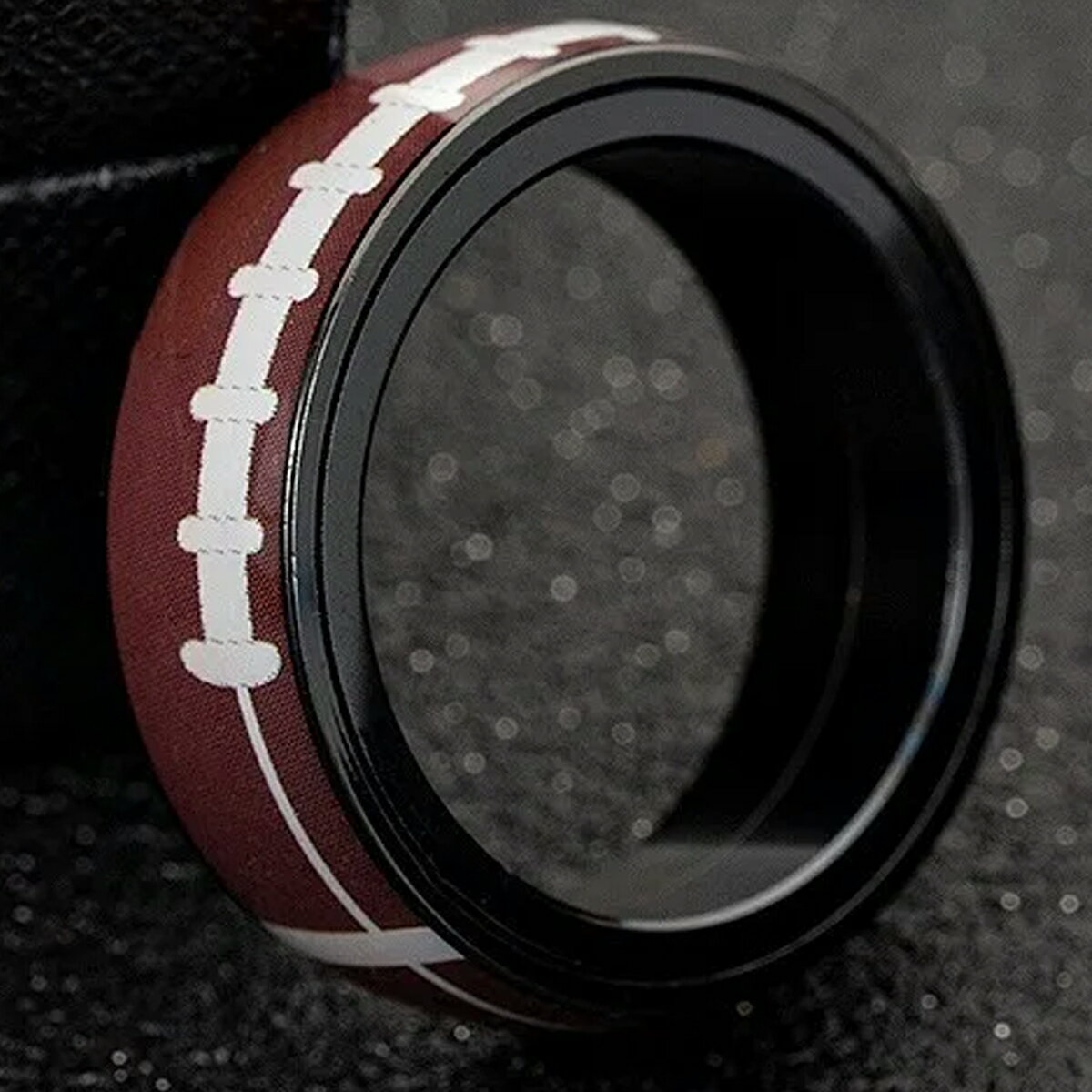 ラグビーボールステンレススピンリング（RTK003）サイズ/26号/28号/31号 黒色 ブラック アメフト アメリカンフットボール ラガーマン スポーツ 回転 回る ステンレスリング 指輪 メンズ レディース ペアリング プレゼント ギフト 部活 マネージャー