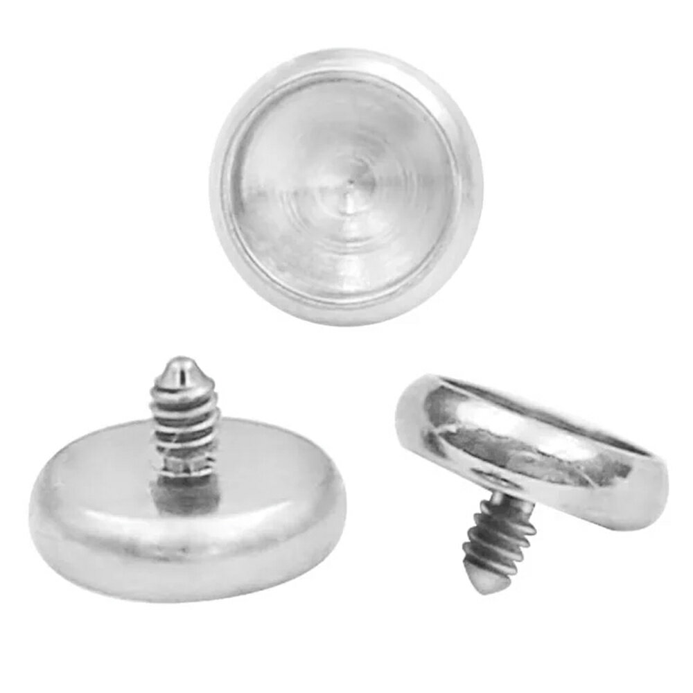 2.5mm、3mm、4mm用、4.8mm、5mm、6mm、サイズのジュエルがセットできるミール皿をセットした内ネジタイプのチタン製16G用ボディピアスキャッチ。色々な大きさの石をセットできる丸型の台座は、ジルコニアやラインストーンはもちろん、天然石や真珠パールなどをセットして自分だけのパーツを作れる。しかもパーツにネジ山のある逆ネジタイプなので、ダーマルアンカーやインターナルラブレットやバナナバーベル、サーフェイスなどに使えます。素材も安心のチタングレード23．自分だけのボディーピアスを作って販売するのも面白い。オリジナルボディーピアスには欠かせないDIYパーツです。※台座パーツのみの販売です。シャフトやアンカーは別売りです。※ネジパーツご購入の際のご注意※ネジパーツを単品にてご購入の場合、お手元のシャフトとの互換性がない場合がございます。(当社製品でございましても、ピッチのずれなどから合わない可能性がございます。)互換性がございません事での、商品の返品・交換につきましては送料・手数料などの料金はお客様のご負担となります。スレッドパーツをご購入の際は上記をご了解頂いたものとさせて頂きますのでご了承下さい。[スペック]対応サイズ：16ゲージ（1.2mm）インターナル（逆ネジシャフト）台座の内径：2.6mm・3.3mm・4.1mm・4.8mm・5.0mm・6.0mm[素材]チタン※ヘッドパーツのみの販売です。ダーマルアンカー（ベース）やシャフトは付属しておりませんので、ご注意ください。表示は1ヶの価格です。写真はイメージです。実際の商品とは多少異なる場合がございます。ハンドメイドの為多少サイズは異なります。