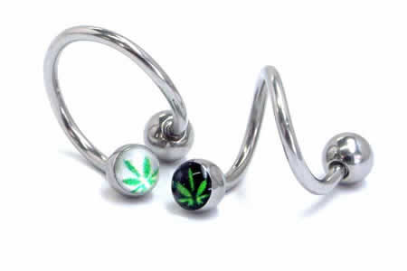 [ 16G スパイラルバーベル ] マリファナ スパイラル ツイストバーベル 16ゲージ 16GA ボディピアス サージカルステンレス316L アレルギー メンズ レディース ひねり スクリュー スクリュウ ネジボール へそ 耳 軟骨 クチ 口 臍 ヘリックス 回転 グルグル 巻く ガンジャ 葉