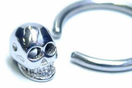 [CBR ボディピアス 14G] スカル キャプティブビーズリング 14ゲージ 1個販売 ガイコツ がい骨 骸骨 髑髏 ドクロ サージカルステンレス316L ボディーピアス メンズ レディース 立体 リアル 3D リング型 ヘリックス 軟骨 耳 人気 シンプル プレゼント ギフト 銀色 シルバー