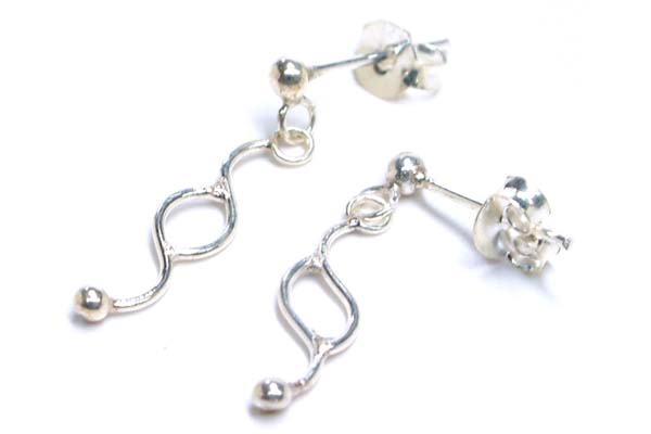 ［シルバーピアス］スモールリバーロングピアス/1ペア 両耳 キャッチピアス シルバー925 スターリングシルバー メンズ レディース 揺れる 高級 結婚式 発表会 入学式 卒業式 パーティジュエリー 20G 20ゲージ オリジナル
