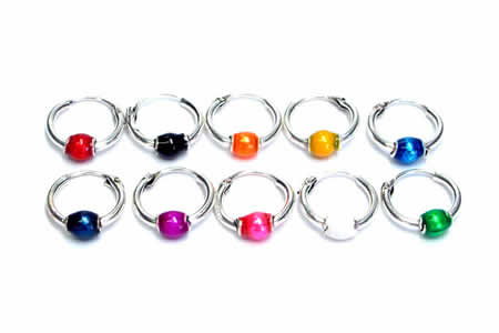 ピアス専門ショップGreen Piercingのカラーボールリングピアス：外径10mm/1ペア 両耳 シルバーピアス 20G 20ゲージ フープピアス 耳 軟骨 シルバー925 スターリングシルバー オリジナル メンズ レディース ペア 揺れる｜アングル3