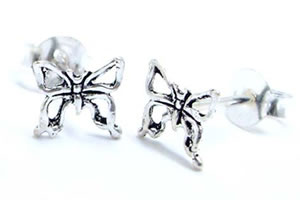 透かし彫りバタフライシルバーピアス/1ペア チョウチョウ 蝶 人気 20G 20ゲージ シルバー925 スターリングシルバー メンズ レディース キャッチピアス オリジナル 高級 銀 軟骨 ヘリックス スタッドピアス