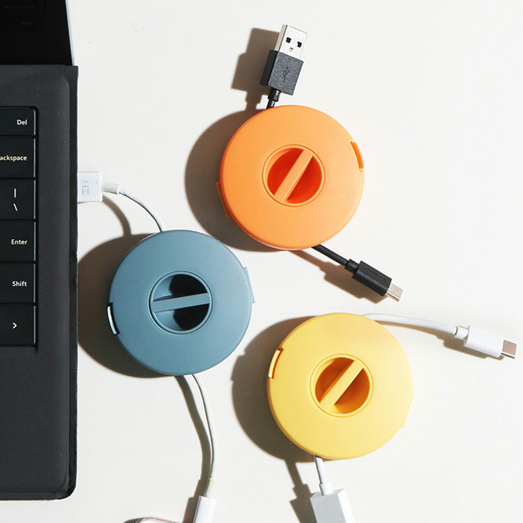 ケーブルホルダー 巻き取り コードリール 充電コード　収納ケース　イヤホン収納　コード整理　コードホルダー まとめ収納　携帯便利　多機能