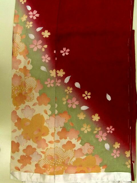 豪華　★正絹振袖★赤地に桜柄no311