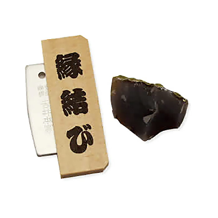 【 伊勢 宮忠 】【 火打石セット 縁結び 】参考寸法 幅4.5cm 奥行き3cm 高さ2.5cm 火打ち石 簡単 火打ち鎌 火打鎌 縁起物 魔除け 願掛け 開運グッズ