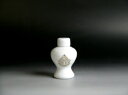 【 伊勢 宮忠 】【 瓶子 金紋入 【荒神紋】 2寸5分 】直径6cm 足径4.4cm 高さ8.5cm 神棚 神具 徳利 酒器 神酒 酒 神棚 お供え モダン ...