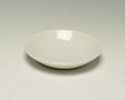 【 伊勢 宮忠 】【 平皿 4寸5分 】直径13.4cm 神棚 神具 お供え お皿 食器 小判皿 陶器 白 受け皿 ひらさら ひらざら かわらけ