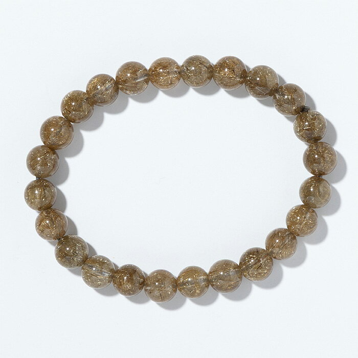 ※商品のすり替え防止の為に返品はお受けできかねます。シルバールチルクォーツ（Silver Rutile Quartz）は、水晶（クォーツ）の中に銀色または灰色のルチル（針状の鉱物インクルージョン）が含まれた天然石です。透明な水晶の中に、銀色や灰色の繊細な針のようなインクルージョンが走っています。インクルージョンの形や配置は個体ごとに異なり、独自の美しさを持ちます。その美しい見た目と、スピリチュアルな意味を持つことから、ジュエリーやヒーリングストーンとして人気があります。母体は水晶で、内部の針状インクルージョンは主に二酸化チタンからなるルチルです。銀色の輝きは、ルチルの特性や光の反射によるものです。シルバールチルクォーツは、精神的・物質的なエネルギーを高める石として知られています。ルチルが持つ鋭いエネルギーが、思考をクリアにし、直感力や洞察力を高めると言われています。また、水晶自体が持つ浄化作用に加え、ルチルが保護の役割を果たすと信じられています。その他にも、金運や事業成功を象徴する石としても人気があります。■サイズ（約・mm）ブレスレット内周：150（石により、若干サイズに違いがございます。）天然石ブレスレットの内周サイズ表はこちら■重量（約・g）15.1■材質天然石（シルバールチルクォーツ／ブラジル産）■お手入れの方法クラスター、ホワイトセージ、音叉、太陽光、月光、浴水が良いと言われています。■替え時・処分の方法浄化後お塩で清め、不燃物として処分してください。こちらの商品は一点もので、店頭でも販売いたしております。在庫状況はすぐ反映するよう努めておりますが、売切れの場合はご容赦ください。商品写真の色合いは、お客様がお使いの情報端末デバイスの環境により若干異なって見える場合がございます。ルチルクォーツ ブレスレット ルチル シルバールチルクォーツ シルバールチルクオーツ 金紅石入り水晶 針入り 金線入 パワーストーン 天然石 ブラジル