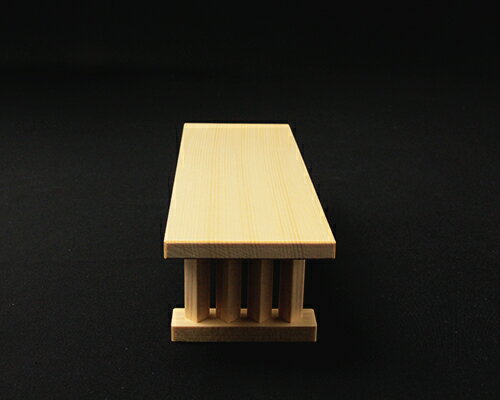 【 伊勢 宮忠 】【 豆八足 6寸 総木曽桧製 】幅18.2cm 奥行き6cm 高さ5.2cm 神棚 神具 八足台 八足 はっそく 神具台 お供え お供え台 台