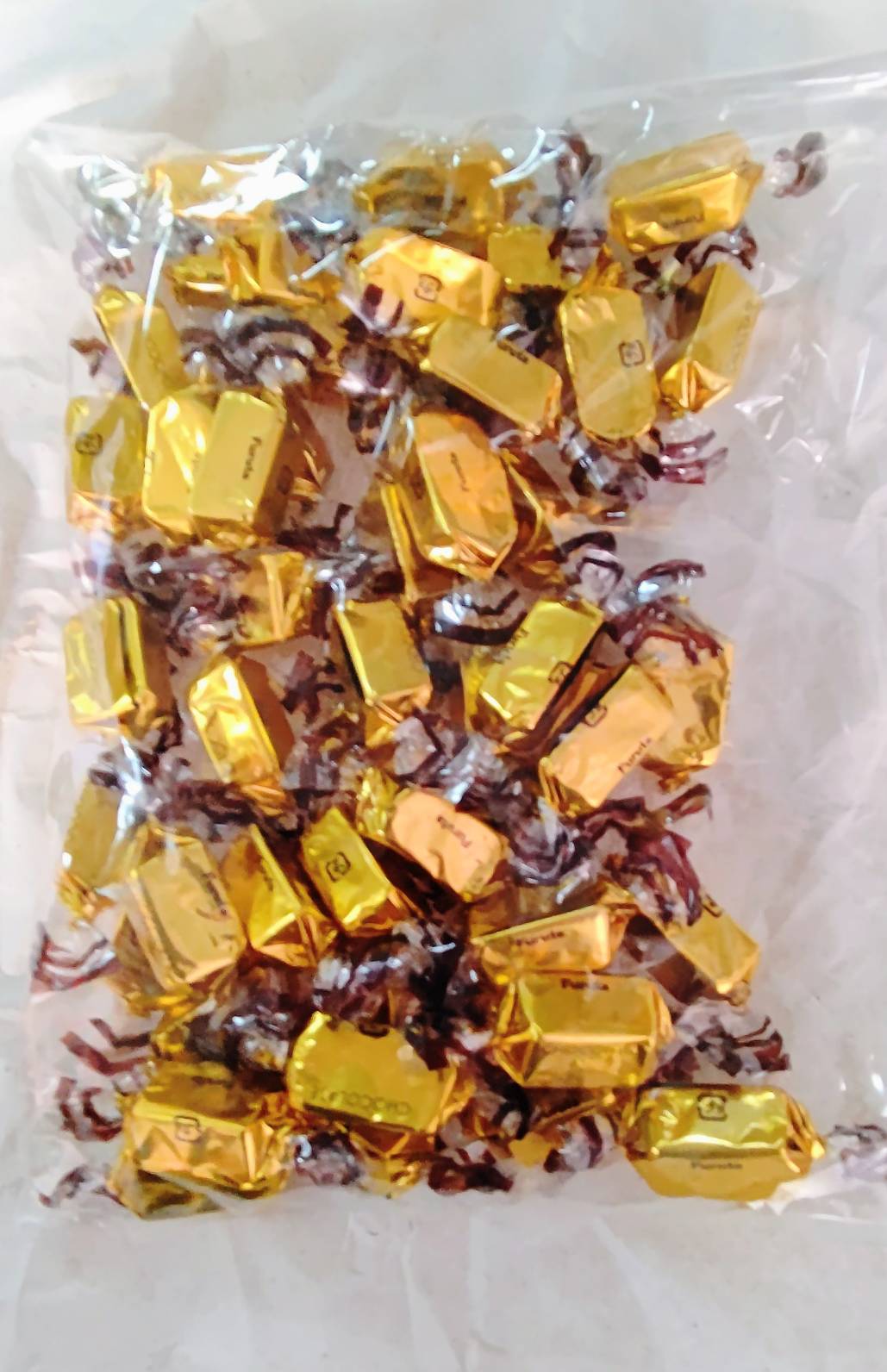 ※常温ポスト投函となります。【コク深いクリーム感】“フルタ 生クリームチョコ”ならではのミルキーなコクと上品な甘さで、お茶請けや来客用に最適。【配りやすいバラ個包装】職場・学校・イベント・来店ノベルティ・景品のばら配りに使いやすい。【小腹満...