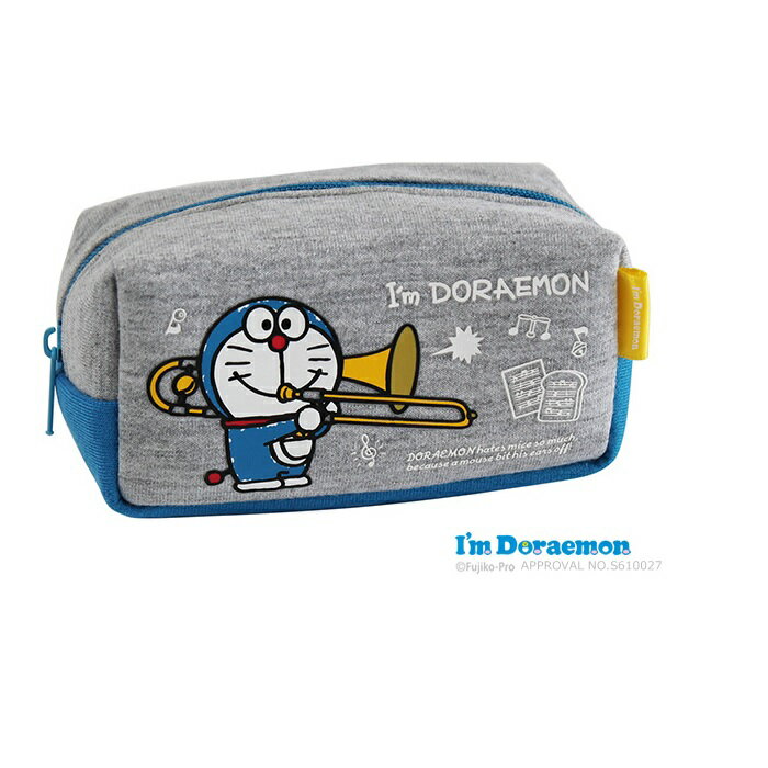 サンリオデザインの大人気シリーズ「I’m Doraemon（アイムドラえもん）」のマウスピースポーチが登場しました！ 楽器を演奏しているドラえもんがデザインされた、練習がもっともっと楽しくなるマウスピースポーチの誕生です！ 【楽器】トロンボーン用 【サイズ】およそ幅115mmx奥行63mmx高さ62mm（商品により若干の誤差があります） 取り外し可能なクッション付属 外装は柔らかなスウェット素材を使用 *写真2枚目はトランペット用を使用しています。マウスピースは付属致しませんので、予めご了承くださいませ。