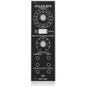 BEHRINGER ユーロラックモジュラーシンセシリーズの921A OSCILLATOR DRIVERは921B OSCILLATORモジュールをコントロールするのに最適なCVソース/CVミキサー/アダーモジュールです。 ※このモジュールはVCOではありません、音は出ません。 【Feature】 FREQUENCYツマミは左のCONTROL OUTPUTS TO 921Bジャックから出力されるCVの電圧を設定し、電圧レンジはSEMITONE/OCTAVEスイッチで選択ができます。 出力される電圧は2つのCONTROL INPUT/FREQUENCYに入力したものとツマミで設定した電圧の合計値が出力されます。(バイポーラ) WIDTH OF RECTANGULAR WAVEツマミは右のCONTROL OUTPUTS TO 921Bジャックから出力されるCVの電圧を設定します。 出力される電圧は2つのCONTROL INPUTS/WIDTHに入力したものとツマミで設定した電圧の合計値が出力されます。(プラスのユニポーラ) 921A OSCILLATOR DRIVERの出力は921B OSCILLATORの入出力を使えば最大12個の921Bをコントロールすることが可能です。 【Spec】 ■サイズ:8HP ■Max Depth:24mm ■消費電流 +12V:25mA/-12V:35mA ※画像はイメージです。 ※この商品はモジュール型シンセサイザー（ユーロラック・モジュラーシンセ規格）です。単品での使用はできません。 いくつかのモジュールを組み合わせての使用となります。電源供給ユニット、マウントケースが別途必要です。