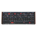 Oberheim SEM VCF搭載の6ボイス・アナログシンセ音源 【製品概要】 Dave Smith Instruments OB-6 Module (オー・ビー・シックス・モジュール) は伝説的なシンセサイザー開発者、トム・オーバーハイムとデイヴ・スミスにより開発された、6ボイス・アナログ・ポリフォニック・シンセサイザーのテーブルトップ・モジュールバージョンです。OB-6 はその名の通り、かつて70年代中盤以降の音楽シーンで活躍した伝説の Oberheim (オーバーハイム) シンセサイザーのサウンドを受け継ぎ、現代的な機能を多数搭載したシンセサイザーです。 トゥルー・アナログの連続可変オシレーター、名器 Oberheim SEM にインスパイアされたステイト・バリアブル・フィルター、トゥルー・アナログの VCA、モジュレーションを活かした音作りが可能な「X-MOD」を搭載。スタジオ・クオリティのエフェクト、ポリフォニック・ステップ・シーケンサー、アルペジエーター等の機能を搭載し、クラシックなサウンドを作れるのはもちろん、現代的な音作りも可能な設計です。 ファクトリー・プログラムには Oberheim SEM を象徴するパワフルなブラス・サウンド、柔らかく包み込む様なストリングス・サウンド、ファットなシンセベースなど、数々の名盤で聴かれるサウンドを始め、OB-6 Module の特長を最大限に生かしたプログラムを500プログラムを内蔵しています。 トム・オーバーハイムとデイヴ・スミス、2人の巨匠の歴史的なコラボレーションにより生まれた OB-6 Module。このシンセサイザーが奏でるのは、時代を超越した紛れもない本物の「オーバーハイム・サウンド」です。 【製品特長】 ■連続可変可能なディスクリート・オシレーター OB-6 Module の素晴らしいヴィンテージ・サウンドの中枢となっているのが、ボイス毎に2基ずつ搭載されたディスクリート・オシレーターです。オシレーター1 はノコギリ波からパルス波へ、オシレーター2は三角波からノコギリ波を経てパルス波へと連続可変が可能です。オリジナル Oberheim シンセサイザーでは不可能だった微妙なニュアンスを持つ波形を生み出す事ができます。オシレーター1はオシレーター2にハードシンクする事ができ、モジュレーションと組み合わせる事で複雑かつリッチな倍音成分を含むサウンドを得る事ができます。 OB-6 Module のオシレーターは非常に安定したピッチで演奏する事が可能ですが、DETUNE ノブによりオシレーターへランダムな音程変化を与える事で、ヴィンテージ・アナログ・シンセサイザー特有の不安定さを再現する事もできます。このデチューンにより、ヴィンテージ・シンセサイザーのサウンドに於ける「温かみ」や「太さ」を表現できます。 ミキサーセクションでは オシレーター1 と オシレーター2 のバランスを調整し、矩形波のサブオクターブとノイズ波形を足してフィルター・セクションへと送られます。 ステイト・バリアブル・フィルター OB-6 Module のサウンドを特長づける最大の要素はこの Oberheim SEM にインスパイアされた2ポール (-12dB/Octスロープ) のステイト・バリアブル・フィルターです。フィルター・モードはローパス・フィルターからノッチ・フィルターを経てハイパス・フィルターへの移行を、ノブによりスムーズに行う事ができます。BP ボタンを押すとバンドパス・フィルター・モードに切り替わります。通常のフィルター・モードとバンドパス・フィルター・モードは、 X-MOD のデスティネーションを Norm BP を設定する事で、スムースにクロスフェードさせる事もできます。 ヴィンテージ・サウンドへ更に磨きをかけるスタジオ・クオリティのデュアル・エフェクト OB-6 Module はトゥルー・アナログ・サウンドへ更に磨きをかける、スタジオ・クオリティのデュアル24bit 48kHzデジタルエフェクトを搭載しています。リバーブ、ディレイ、コーラス、フランジャー、フェイズシフター、リングモジュレーターを搭載しており、トゥルー・アナログ・サウンドを極上の物に仕上げます。エフェクト OFF 時はトゥルー・バイパス(完全なアナログシグナルパス) になるので、ピュアなアナログ・サウンドを奏でたい場合も対応できます。 Tom Oberheim による6ステージ・フェイザー、リングモジュレーター OB-6 Module に搭載されているエフェクトのうち、Phase Shifter3 と Ring Modulator は過去にトム・オーバーハイムが設計したオリジナル・エフェクトを忠実に再現しています。どちらのエフェクトも SEM フィルターによるサウンドとの相性は抜群です。 ステレオ・アナログ・ディストーション デジタルエフェクトとは別に、サウンドに心地よい歪みを加えるステレオ・アナログ・ディストーションを搭載。歪みを与える事でサウンドを際立たせ、より主張の強いサウンドに仕上げる事もできます。 X-MOD (クロスモジュレーション) OB-6 Module の音色の特長は、主にアナログ・オシレーターとフィルターによって決定づけられますが、X-MOD セクションによって、サウンドにユニークな効果を付け加える事が可能です。Filter Env と オシレーター2 をモジュレーション・ソースに、6つのパラメーターをモジュレーションさせます。過去の Oberheim OB シリーズにおける代表的で特徴的なサウンドは、この X-MOD パラメーターを駆使して生み出されてきました。 ポリフォニック・ステップ・シーケンサー ポリフォニック・ステップ・シーケンサーは和音を用いたシーケンスも作成できる、パワフルなライヴパフォーマンスツールです。非常にシンプルなステップ入力で打ち込み後、即座にプレイバックできます。最大64ステップ、各ステップに6ノートを記録可能。パネル上部のプレイボタンを押す事でプレイバックします。 アルペジエーター アルペジエーターはUP、DOWNなど全5モード、最大3オクターブでアルペジオを演奏可能です。HOLDボタンを併用すれば鍵盤から手を離してもアルペジオを継続します。 ポリフォニック・ステップシーケンサー、アルペジエーター、テンポディレイのBPMはCLOCKセクションで設定します。テンポの分解能の設定とタップテンポによるBPMの設定も可能。外部MIDIクロックともMIDIシンクが可能なので、シーケンサーやドラムマシンとの正確な同期演奏にも対応できます。さらに本体背面のSEQUENCEジャックにドラムトラック等のオーディオソースを入力して、オーディオ信号との同期演奏も可能です。 ユニゾン UNISONボタンを押せば、アナログ6ボイスを重ね合わせた驚異的な分厚さのユニゾン・サウンドを演奏する事ができます。ユニゾンがONになっている際に DETUNE ノブを回すと、ボイスのデチューンに加えてステレオ感も調整できます。ユニゾンするボイス数は1ボイスから6ボイスまで、任意のボイス数を設定できます。ユニゾン・モードにはコードメモリー機能も搭載されているので、記録した和音を指一本で演奏する事ができます。 分かりやすく直感的な操作性。クラシックから最新まで 500 ファクトリー・プログラムを用意 OB-6 Moduleのディスプレイは現代的な液晶や有機ELなどではなく、クラシックな3桁の7セグメントLEDディスプレイを採用しています。音色に名前を付ける事はなく、全て3桁プログラムナンバーで表示します。音色の選択はその昔デイヴ・スミスが開発した名器 Prophet-5 を受け継ぐクラシックスタイルで、ディスプレイ左のバンクボタンを押して0〜9までのバンクを選択、ディスプレイ右のTENSボタンでプログラムナンバーの10の位を選択、そしてディスプレイ右の0〜9まで並んだプログラムボタンを押して音色を選択します。10の位ごとに使う音色をプロジェクトや曲毎に設定しておけば、プログラムボタンを押すだけでダイレクトに音色を選択できます。 音作りに関係するほぼ全てのパラメーターはコントロール・パネル上に配置されており、面倒な階層表示やボタンによる機能の切り替えはありません。一度に全てを見渡しながら、音作りに集中出来る設計です。MANUAL ボタンを押せば、ロードされているプログラムを無視し、実際のフロントパネル上のノブやボタンの設定の全てが音色に反映されるライブパネル・モードになります。ライブパネル・モードは音源の仕組みを勉強する際や、1から音作りを始める場合などに便利です。 音色はファクトリー・バンク・プログラムを500プログラム、ユーザー・プログラム500プログラム、合計1000プログラムもの膨大な音色を記憶可能です。ファクトリー・バンクには Oberheim SEM を象徴するパワフルなブラス・サウンド、柔らかく包み込む様なストリングス・サウンド、ファットなシンセベースなど、数々の名盤で聴かれるサウンドから、OB-6の特長を最大限に生かした現代的なサウンドまで、珠玉のプリセット500プログラムを内蔵しています。 ボイス数を拡張するPoly Chain機能 OB-6はベロシティとアフタータッチに対応した高品位な49鍵セミウェイテッドキーボードを搭載しています。繊細なキータッチによる演奏表現にも応えてくれるでしょう。 OB-6 Module はもう一台の OB-6 シリーズと「ポリチェイン接続」をする事で、同時発音数を拡張することができます。演奏中にポリチェインマスターが同時発音数を超えた際に、その演奏情報を次にポリチェインしたユニットに送信し、発音数を増加させます。接続はMIDIケーブルで OB-6 Module の MIDI OUT からもう一方の OB-6 シリーズの MIDI IN に接続するだけです。 Poly Chain 機能によりアナログ・ポリシンセサイザーとしては脅威的な12ボイスを持つスーパーシンセサイザーを構築することが可能です。 キーボードバージョンのコントロールとデザインを踏襲 OB-6 Module はキーボードバージョンのコントロールとデザインを踏襲し、コンパクトなモジュール・バージョンとして再レイアウトされました。横幅はキーボードバージョンと比べて34%も小型化したものの、音作りに必要なノブやスイッチ、ディスプレイは一つも削る事無く全てコントロール・パネルにレイアウトされています。 楽器としての色気と存在感を漂わせる美しい仕上げのサイドウッド。往年の名機、Oberheim Xpander を小型化したかの様な佇まいです。 OB-6 Module はお気に入りのキーボードを MIDI 接続するだけで極上の SEM サウンドを奏でてくれます。またスペースが限られるスタジオで場所を取らず、DAW システムから USB ケーブル一本でコントロールする事もできるので、打ち込みがメインのミュージシャンにも最適な一台です。