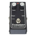 【製品概要】 DEMETERの超定番トレモロエフェクターであるTRM-1 Tremulatorは1982年あのルーツミュージック探究家であり、素晴らしいギタリストであるRY COODER(ライクーダー）の依頼によって開発されました。かのJAMES DEMETER氏はRY COODERの所有するオールドのFender TwinアンプをサウンドモデルにTremulatorを完成させました。その後長年の間TRM-1は多くのプロフェッショナル・ミュージシャンに愛用され、米国のGuitar Player Magazineは『50の至上最高のクールなエフェクトペダル』の1台にこのTRM-1を選出いたしました！ パネル仕様、ノブ（つまみ）のタイプ、その他の外観などが予告無く変更になる場合がございます。 【製品特徴】 ライ・クーダーのために作られ、E.クラプトンやRadioheadも愛用 DEMETER TRM-1 Tremulatorは最も美しく、素晴らしく、ゴージャスなサウンドを持ったトレモロエフェクターだと断言できます。ビンテージを思わせるOPTICAL素子光センサー）を利用したサミュージカルなウンドと、S/Nが良く、音抜けの良いサウンドが見事に融合しています。トレモロ（ビブラー ト）はFenderのクラシックアンプを思わせますが、ビンテージアンプにあるようなノイズやハムノイズは無く、更なるSPEEDとDEPTHのコントロール幅が楽しめます。またトレモロエフェクトがかかっている場合にビンテージアンプなどのトレモロでは高域が失われたり、ボリュームが正確でなくなるなどの問題がありましたが、このTRM-1では全くそのような不安定要素はありません。常に正確で完璧なトレモロサウンドだけをプロデュースいたします。 DEPTHコントロールはシグナルに対するモジュレーション増幅量を調整します。Tremulator TRM-1は非常に小さなゲイン量に対しても正確なトレモロを与えることができるように設計されており、美しく素晴らしいサウンドのトレモロエフェクトを得ることができます。 またエフェクターのサイドにあるオプティカルユニットへのバイアス調整のポットを完全にオフにするとトレモロ効果がオフになりローノイズなボリュームブースターとして使用する事もできます。このローインピーダンスの出力はラインドライバーとして機能し、長いケーブルの引き回しによるシグナルロスを解消できます。 SPEEDコントロールではトレモロ振幅の速さを調整可能です。大変早いモジュレーションのようなエフェクトから、たゆたうよなアーシーなトレモロ効果まで幅広くコントロールできます。 そして先にも述べたTrim PotはOPTICALトレモロユニットのバイアスを微調整することが可能です。これはトレモロエフェク量トと時間軸の振幅幅を調整可能です。大きくする とシグナルがスクイーズされ、小さくするとルーズになります。出荷時にはあのRy Cooderが好んで使用する状態でセッティングされています。 ここまで素晴らしい音質と幅広い可変幅を持つトレモロエフェクターは今も昔もDEMETERのTRM-1しかありません。プロオーディオにも通じる厳選されたコンポーネントと設計により、とにかく通すだけで音の質感がグッと増すグレイトな音質を実現しています。 ユーザーリスト（wikipediaページより） ■Jonny Greenwood of Radiohead (can be heard on ”Bones” and ”Lucky”) ■Nick Valensi of The Strokes (can be heard on ”Juicebox”) ■Eddie Van Halen of Van Halen ■Eric Clapton ■David Gilmour ■Lou Reed ■Nels Cline ■Sonny Landreth ■Ben Harper ■Ry Cooder ■Tommy Emmanuel ■Michael Weiss ■Scott McKenzie ■Jamie Marshall ■Oz Noy ■Michael Landau 【製品仕様】 ■電源：9V DC(センターマイナス）仕様、9Vバッテリー駆動も可能