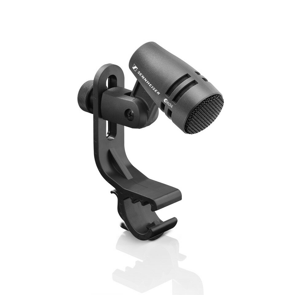 こちらの商品は【Recording Proshop Miyaji (RPM)】のお取り扱い商品です。 お電話でのお問い合わせは03-3255-3332まで。 【製品概要】 主流派ではない、独自の個性を。リムに直接取り付け出来、堅牢で取扱いが容易な e 604 は、タムやスネアのリムに取り付ける定番マイクロホンとして世界中で愛されています。 実用的なクリップオンホルダーにより、どんな場所にも数秒でポジショニング可能。中高音域と高音域をやや強調する e 604 は、力強いサウンドとクリアでオープンな低音が魅力です。 たとえばスネアは暖かみのあるダイナミックな音色で、木管楽器は驚くほど広がりのあるトーンで再現。伝説の MD 421 マイクロホンをベースとしたサウンド設計だからこそ実現できた特長です。 【主な特徴】 ■コンパクトダイナミックマイクロホン ■超高音圧レベル（160dB）も歪みなしで伝送 ■耐衝撃性に優れたファイバーグラス製ハウジング ■極めて低い固体伝播ノイズ ■取扱いが極めて容易/柔軟なポジショニング ■ハムバッキングコイル ■スタンドマウント付き 【製品仕様】 ■寸法： 33 x 59 mm ■コネクター：XLR-3 ■周波数特性（マイク）：40 - 18000 Hz ■同梱物 ・e 604 x 1 ・ドラムクリップ x 1 ・ポーチ x 1