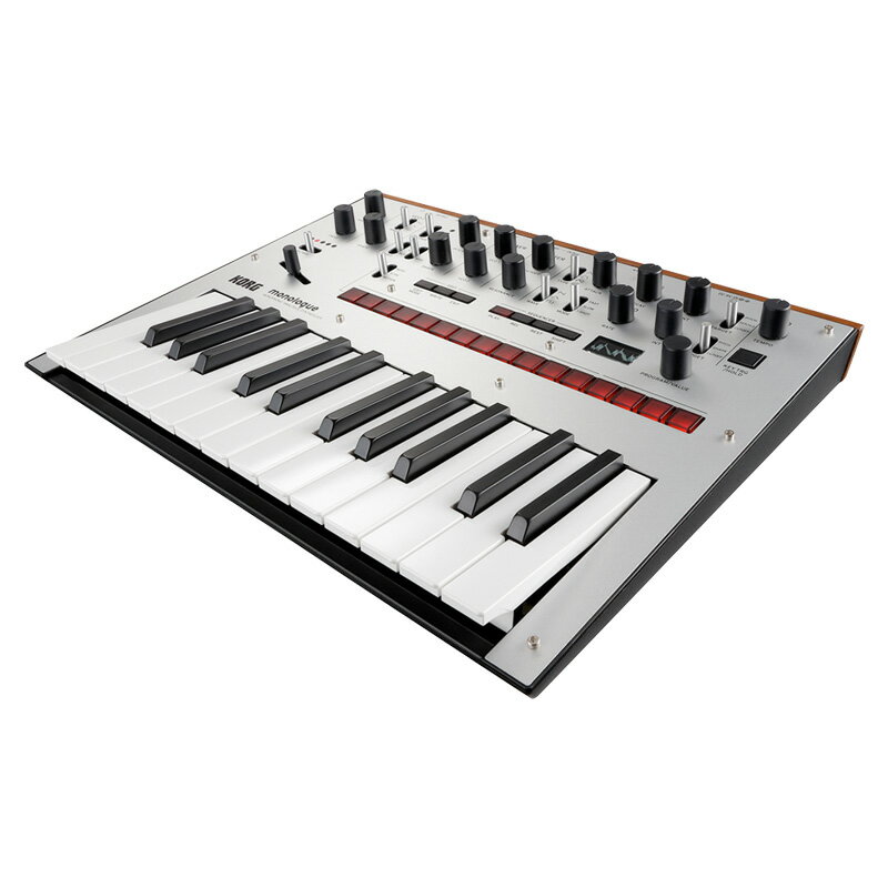 こちらの商品は【Recording Proshop Miyaji (RPM)】のお取り扱い商品です。 お電話でのお問い合わせは03-3255-3332まで。 Beautiful and Powerful. 新世代モノフォニック・アナログ・シンセサイザー、5色の鮮やかなカラー・ラインナップで登場。 フル・プログラマブルのアナログ・シンセシスを、すべてのプレイヤーへ届ける。4ボイス・ポリフォニックであるminilogueと同じデザイン、操作性、ビルド・クオリティ、プライス・レンジ、そしてなにより同じスピリットのもとに、新世代のモノフォニック・シンセサイザーが誕生しました。 monologueは25 keyのフル・プログラマブル・モノフォニック・アナログ・シンセサイザーです。minilogueをベースにしながらも、サウンド面においては全く異なる部分をフィーチャーし、パワフルなモノフォニック・シンセとして再設計。monologueの全く新たなフィルター、モジュレーション、ドライブ、LFOが、力強いベースやシャープなリードなど、1ボイスでこそ活きる強力なモノ・サウンドを生み出します。またステップ・シーケンサーも大幅に拡張し、より直感的で、より複雑なエディットが可能に。さらに目を奪う5色のカラー・ラインナップが、コンパクトながらも強い個性を主張します。 美しさと狂気を秘めたモノフォニック・シンセサイザー、monologue。あなただけのカラーで、あなただけのサウンドを手に入れて下さい。 【主な特長】 ■minilogueをベースに再設計された、モノフォニック・アナログ・シンセサイザー回路。 ■フル・プログラマブル仕様で、100のプログラムをメモリー可能。 ■モーション・シーケンスが大幅に進化した16ステップ・シーケンサー。 ■音律を独自に創り出すマイクロチューニング。 ■波形を視覚的に表示するオシロスコープ機能。 ■電池駆動するアナログ。 ■アルミとウッドによるタフでスタイリッシュなボディ。 ■シンクすることで他のグルーヴ・マシンとセッション可能。 ■スタジオやステージで輝きを放つ5色のカラー・バリエーション。 【製品概要】 ■再設計されたモノフォニック・アナログ回路。 monologueは、minilogueの回路を基にしたモノフォニック・アナログ・シンセサイザー回路を搭載しています。しかしそれは、monologueが単にminilogueの1ボイス・モデルであることを意味しません。単音ながら場を支配する、サウンドの圧倒的な迫力はモノフォニックならではのもので、そのためmonologueの回路は徹底的に再設計されています。 構成は2VCO、1VCF、1EG、1VCA、1LFO。オシレーターの倍音を形成するウェーブ・シェイプや、シンク／リング・スイッチといったminilogue同様の特徴的な回路に加え、フィルター部分には2ポール・フィルターを採用してより攻撃的なサウンドに。また音に倍音や歪みを加えるドライブ回路を新搭載し、ファットなベースや鋭いリード・サウンドも思うがまま。さらにLFOの周波数スピードはかつてない超高速領域まで可変でき、空間を切り裂くような凶悪なサウンドを生み出します。 鍵盤部にはminilogueやMS-20 miniで高い評価を得るスリム鍵盤を搭載。バンドやダンス・ミュージックでの核となるキック・サウンドのピッチに合わせ、E〜Eの音域を標準で採用しています。 ■フル・プログラマブル。 monologueは、プログラムを選択するだけで簡単に、強力なプリセット・サウンドにアクセスできます。シンセサイザーの深い知識は必要ありません。サウンドを選択して、あとは好きにノブを操作するだけです。それは今日のミュージシャンにとって最も親和性が高いワークフローでしょう。プログラムは、Aphex Twinをはじめとした世界中のクリエイターによる80のサウンドとシーケンスをプリセットとして内蔵しており、合計100まで保存可能です。 また、プログラム・データをコンピュータで管理できるライブラリアン・ソフトウェアを用意しています（後日ダウンロード開始予定）。 ■モーション・シーケンスが大幅に進化した16ステップ・シーケンサー。 monologueのステップ・シーケンサーは、minilogueから大きく強化されています。オーバー・ダブ可能なリアルタイムRECや、鍵盤を順番に弾くだけで打ち込めるステップRECに対応し、また16個のフィジカル・ボタンによって素早いエディットや即興パフォーマンスが可能に。さらにノブの動きを4つまで記憶してサウンドに時間的な変化を与えるモーション・シーケンスは、これまでのような連続的な値の変化だけでなく、ステップごとに断続的に値を記憶することが可能に。各ステップにそれぞれ異なる音作りをして配置できるため、たった一つのプログラムからドラム・パターンを作り出す、という今までにないシーケンス・メイクも可能です。 また、鍵盤を押している間だけシーケンスを再生してトランスポーズも可能なキー・トリガー機能や、ステップごとにポルタメントを設定してなめらかなベース・ラインを作り出せるスライド機能も新たに搭載しています。 ■音律を独自に創り出すマイクロチューニング。 今日の音楽シーンにおいてはほとんどの楽曲が平均律で作曲されており、また各鍵盤を個別にピッチ調整できるマイクロチューニング機能を備えたマシンも数多くありません。しかし、monologueは20のプリセット・チューニングを内蔵し、また12のユーザー・チューニングを新たに登録可能。MIDIでの互換性も備えています。 マイクロチューニングで作曲された楽曲が持つ力は、Aphex Twinの諸作品からも明らかです。彼はmonologueの開発においてマイクロチューニング機能のアドバイザーとして参加し、また彼の手によるスケールやサウンド、シーケンスがmonologueには多数含まれています。すべてのプレイヤーが自分自身のオリジナル・チューニングを作成し、独自の音律の世界を探求してくれることを願っています。 ■サウンドとシーケンスを視るオシロスコープ。 有機ELディスプレイには、音を電気信号の波形として表示するオシロスコープ機能を搭載しています。パラメーターの変化をリアルタイムに目で追う、その視覚的フィードバックはシンセサイザーの仕組みの理解を助けるとともに、中毒的な楽しさをもたらします。またmonologueでは、記憶したモーション・シーケンスの動きを視認できるモーション・ビューを新たに表示可能です。 ■電池駆動するアナログ。 なめらかな曲線から、逞しい直線へ。アルミとウッドをフィーチャーしたminilogue直系のスタイリッシュなビジュアルは、モノフォニックならではの力強さを思わせるストレート・デザインへとモディファイ。堅牢構造ながら1.7 kgという超軽量・小型ボディが、かつてないタフネスと可搬性を実現します。 またmonologueは、鍵盤付きのアナログ・シンセながら電池駆動に対応。数多くの機材を駆使するマシン・プレイヤーでも、これ以上の電源と設置スペースの確保に悩む必要はありません。 ■グルーヴ・マシンとシンク。 スタンダードなMIDI端子のほか、コルグのグルーヴ・マシンと手軽に接続できるシンク端子を装備。minilogueはもちろん、volcaシリーズやelectribe、SQ-1などのマシンと接続し、シーケンサーを同期再生してセッションが可能です。 ■輝きを放つ5色のカラー。 プレイヤーは、スタジオやステージで使用するマシンをどのようにして選ぶのでしょうか？性能やサウンドが重要なのはもちろんですが、マシンはいわばプレイヤーの映し鏡であることを忘れてはいけません。つまり、自身のキャラクターを託すことのできる個性が必要なのです。 monologueなら、美しい5色の多彩なカラーリングから好きなモデルを手に入れることができます。minilogue同様のアルミニウム・シルバーに加え、ブラック、レッド、ダーク・ブルー、ゴールドをラインナップ。自身のセットの中心機として、または強力なアクセントとして。手に取ったその瞬間から、あなたのアイデンティティを爆発させてくれることでしょう。 【製品仕様】 ■鍵盤：25鍵（スリム鍵盤、ベロシティ対応） ■音源：アナログ音源 ■プログラム：100（工場出荷時は80のプリセット・プログラムと20のユーザー・プログラム）：各プログラムにはマイクロチューニングとシーケンス・データの設定を含む ■主なシンセ・パラメーター ・MASTER：DRIVE ・VCO1：WAVE（SAW / TRIANGLE / SQUARE）、SHAPE ・VCO2：OCTAVE、WAVE（SAW / TRIANGLE / NOISE）、SYNC/RING、PITCH、SHAPE ・MIXER：VCO1, VCO2 ・FILTER：CUTOFF、RESONANCE ・EG：TYPE（AD / AGD / G）、ATTACK、DECAY、INT、TARGET（PITCH / PITCH 2 / CUTOFF） ・LFO：WAVE（SAW / TRIANGLE / SQUARE）、MODE（FAST / SLOW / 1-SHOT）、RATE、INT、TARGET（PITCH / SHAPE / CUTOFF） ・シーケンサー：16ステップ・モノフォニック・シーケンサー：最大4つのパラメーターをモーション・シーケンス可能 ・マイクロチューニング：32（20のプリセット・チューニングと6のユーザー・スケール、6のユーザー・オクターブ）：各マイクロチューニングのキーを設定／調律可能 ・コントロール：パラメーターへ即時アクセス可能な23個の専用パネル・コントロール：プログラムごとに異なるパラメーターを変化させるスライダー ・ディスプレイ：オシロスコープ機能付き有機ELディスプレイ ■入出力端子 ・ヘッドホン端子（ステレオ・フォーン・ジャック） ・OUTPUT端子（モノラル・フォーン・ジャック） ・AUDIO IN端子（モノラル・フォーン・ジャック） ・SYNC IN端子（3.5mm ミニ・ジャック） ・SYNC OUT端子（3.5mm ミニ・ジャック） ・MIDI IN端子 ・MIDI OUT端子 ・USB B端子 ■電源：単3形乾電池（アルカリまたはニッケル水素）6本、またはACアダプター（DC9V）KA350（別売） ■電池寿命：約6時間（単3形アルカリ乾電池使用時）：約8時間（単3形ニッケル水素電池（2000mAh）使用時） ■消費電力：2.5 W ■外形寸法：350 (W) x 276 (D) x 76 (H) mm ■質量：1.7 kg ■カラー・バリエーション：シルバー、ブラック、レッド、ダーク・ブルー、ゴールド ■付属品：動作確認用単3形アルカリ乾電池 6本 ■別売アクセサリー：ACアダプター KA-350：シンク・ケーブル SQ-CABLE-6 ※すべての製品名または規格名は関係各社の商標または登録商標です。 ※製品の外観および仕様は改良のため予告なく変更する場合があります。 ※製品の色調は実際の色と多少異なる場合があります。