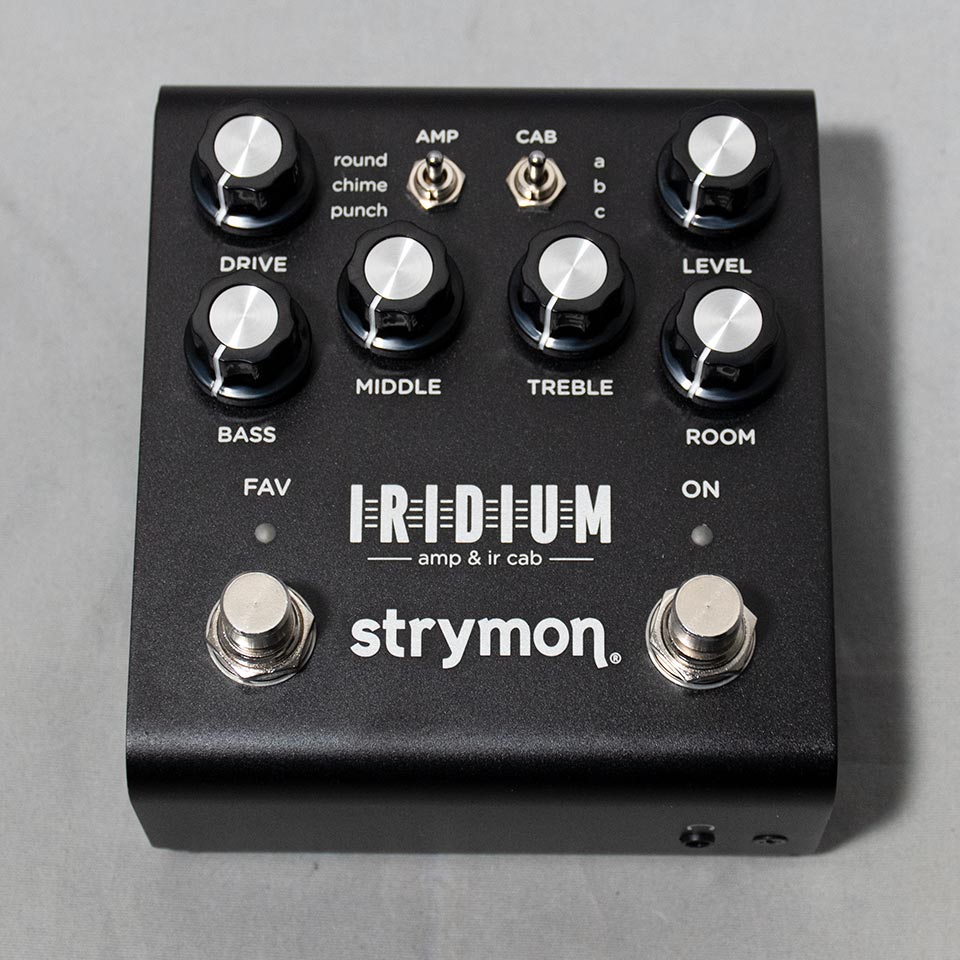 strymonからAMP & IR CAB エミュレーターが登場！ワールドクラスのチューブアンプとリアルキャビネットサウンドと、そのfeelを1台で実現！ 【製品概要】 ワールドクラスのチューブアンプとリアルキャビネットサウンドと、そのfeelを実現してくれるstrymon Iridiumの登場です。Iridium（イリジウム）は、それ一台で「チューブアンプ」、「先例のないリアルなスピーカーキャビネットのインパルス・レスポンス」、「ナチュラルなルーム・アンビエンス」を提供してくれます。その先例を見ないキャビネット・エミュレーションには、 3種類のアンプ、それぞれに異なる3種類のIRデータを用意しました。さらに、本機は広いアプリケーションに応えられるように、ペダル、ラインの異なる入力レベルに、モノ＆ステレオにも対応します。ステージのフロアモニターやインイヤーでの モニタリング、スタジオモニタースピーカー、ヘッドフォン、あらゆるアプリケーションでも、素晴らしくインスパイアリーなモニタリングがあなたのプレイに用意されています。 【製品特徴】 ■3つのアイコン的アンプ この50年、音楽史を飾って来た最も代表的なチューブアンプを、全回路動作の数学的な解析で実現。独自のMatrix Modelingにより、微妙な特徴やユニークなトーンまで捕らえた3種のアンプモデリングを完成しました。 ・Round Amp - based on* a Fender Deluxe Reverb ・Chime Amp - based on* the Brilliant channel of a Vox AC30 ・Punch Amp - based on* a Marshall Plexi (Super Lead model number 1959) ■9種類(アンプ毎に3種類)のステレオIRキャビネット Iridiumに収められたスピーカーキャビネット・エミュレーションは、今まで誰も聴いたことが無いリアリズムを提供します。本機は、最も優れたステレオ24bit 96kHz＆500msecのインパルス・レスポ ンス・データを採用しています。今までこの解像度レベルは、一部のスタジオレコーディングソフトウェア（コンボルーション）でのみ使用できました。Iridiumは、最高品位のIRのリアリズムをペダルボードに収めることをも可能にしました。 ■調整可能なルーム・アンビエンス Iridiumのルーム・エミュレーションは、256msecのインパルス・ レスポンスと、残響テールをstrymonのリバーブアルゴリズムで補う、ハイブリッドシステムを採用しています。これにより、大きさが異なるルーム・アンビエンスを完璧に再現し、スピーカーから発せられる音の息づかいと自然な反射音までをも再現可能です。 ■アンプスタイルに呼応する シンプルなDrive、Level、Bass、Middle、Trebleコントロール方式を採用。 ■高性能JFETディスクリートアナログ入力段を採用。最大22dBのアナログゲイン ■ステレオ入力（要TRSアダプターケーブル）/ ステレオ出力 ■インストorラインの選択可能な入力信号レベル ■ディスクリートトランジスターヘッドフォンアンプ（1/8インチ出力） ■エクスプレッションペダルによる、コントロールノブの連続リモートコントロール、プリ/ポストボリューム（ログカーブ）が可能。 ■Strymon Impulse ManagerソフトウェアによるIRキャビネットのロード＆エディットが、USB経由で行えます。 ■本機のFAVスイッチに加え、Strymon MultiSwitch Plus（3プリセットスイッチング）、MiniSwitch（リモートスイッチング）の使用が可能。 ■EXPジャックからMIDIのフルアクセス（パラメーターコントロール：CC、300プリセット：PC）が可能です。これには■Strymon MIDI EXPケーブル or MIDI→TRSが必要です。 ■超低ノイズ、高品位の24-bit 96kHz A/D and D/Aコンバーターの採用で、妥協のないオーディオパフォーマンスをお約束します。 ■スーパーハイパフォーマンスSHARC DSP＆ARMコプロセッサーを採用 ■32-bit浮遊小数点プロセッシング ■軽量、頑強なアルミシャーシ採用 【製品仕様】 ■INs、OUTs、Switches ・ハイインピーダンス・モノ入力 ・モノ出力 ・FAVORITE スイッチ：お気に入りセッティングの保存/リコール ・EXP ペダル入力：Expression Mode = 各パラメーターのリアルタイムコントロール、Volume Mode = 出力コントロール ・BOOSTペダル入力：ゲインブーストor Favorite Out機能 ■Audio ・24bit/96kHz A/D ＆ D/A ・超高音質アナログ入出力 ・SHARK DSP採用 ・32bit 浮遊演算方式 ■More ・バイパス：トゥルー・バイパス ・入力電圧：9VDC センターマイナス、250mA ・付属品：専用パワーサプライ ・サイズ・重量：102mm（幅）×117mm（縦）×67mm（高）※突起部含む　/　450g ・軽量、堅牢なアルマイト処理アルミシャーシを採用 ・Made in USA ※strymon 製品に附属されているACアダプターは、strymonデジタル製品専用です。単独で他の製品に使用したり、パラレル出力でstrymonと他のエフェクターを一緒に使用しないで下さい。 【こちらはお取り寄せ商品です】 ※こちらの商品はお取り寄せ商品となります。メーカー在庫状況によりお時間を頂く場合がございます。 ※商品写真はサンプル画像です。実際の商品は木目・色合い、パッケージ等異なる場合がございます。 ※製品の価格・仕様は予告なく変更になる場合がございます。