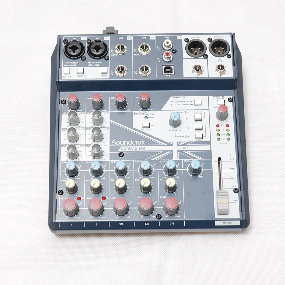 「SOUNDCRAFT/Notepad-8FX」の中古品が入荷！ この商品に関するお問い合わせは、当店までお願いいたします。 【商品詳細】 Notepad Seriesは、暖かみのあるブリティッシュ・サウンドを生む高品位マイクプリアンプやスタジオ品質のLexicon PRO製エフェクト・プロセッサーを装備し、クラスを超える音響性能を実現しました。さらに、マルチトラックの録音に対応するUSBオーディオインターフェース、豊富なアナログ入出力などの多彩な機能を搭載しており、DTM はもちろん、動画制作から小規模PAまで様々なシーンで活躍します。 【中古詳細】 ※動作確認済み ※全体的に軽度な使用感あり。（画像参照） ※SN:K20CN0833960 ※付属品:箱、電源アダプター、メガネケーブル、マニュアル(日本語) ※保証期間:1ヶ月 ※参考新品定価：￥27,940(税込) 【本製品の注意点】 ※ファンタム電源は本機の電源投入と同時にXLRに供給され、OFFにすることはできません。XLRにはバランスのダイナミック型マイクロホン、または電源非搭載のコンデンサー型マイクロホンのみを接続してください。それ以外の機器を接続すると、ファンタム電源により接続した機器の故障の原因となります。 ※Windows環境でオーディオインターフェースとして利用する際にはメーカーサイトより専用ドライバーをダウンロード/インストールしてください。