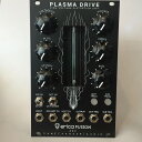 Plasma Driveは、Gamechanger AudioとErica Synthsが共同開発したFusionシリーズのディストーションモジュールです。 【Feature】 ・独特のディストーションフレーバー ・Voltage(Drive)とDry/Wet ミックスの外部CVコントロールが可能 ・ドライブのプリ/ポストの切り替えが可能なイコライザー ・上下1オクターブの音を加えるトラッキング・サブオシレータ搭載 Gamechanger Audioは音楽家やエンジニアの想像力を伸ばし、音楽電子機器の未知の領域を探索し真の価値を提供するデバイス開発を約束しているラトビアの会社です。 彼らはプラズマペダルでテスラコイルをロックンロールと組み合わせることに成功しました、その結果ユニークな特徴を持つディストーションの新しい可能性を世界に示しました。 Plasma Driveはプラズマペダルと同じようにあなたにまったく新しくこれまで探求されていなかった方法でシグナルクリッピングを生み出します。 オーバードライブを生成するためにLED、トランジスタ、真空管等の部品を使用する代わりに、Plasma Driveはオーディオを3000Vに昇圧した信号をキセノン管内で連続的な高電圧放電に変換します。 本質的には稲妻のような電気を弾く事と同じです、そして稲妻は即座にアナログのオーディオ信号に変換されて、独特のキャラクターの迅速で敏感なそして非常に重い歪みを生み出します！ EurorackモジュールのPlasma Driveは、プラズマペダルのサウンドを次のレベルに引き上げます。 Eurorack規格に従って、Driveレベルとドライ/ウェットミックスの外部CVコントロール、さらに元の原音にハーモニクスを追加するオクターブアップとオクターブダウンのトラッキングオシレータを追加しました。 トラッキングオシレータは手動または外部トリガ信号でオン/オフを切り替えることができます。 基板部分はシールドされているためモジュールの奥行きは50mmです。 ※Voltage CVインプットにはアッテネーターがついていますが、絞りきった状態でも多少CVの影響を受けますが仕様です。 【Spec】 ■オーディオインプットレンジ:20Vpp ■EQ Low Freq Boost/Cut:9dB,600Hz ■EQ Hi Freq Boost/Cut:10dB,1.5kHz ■CV Input レンジ -10V 〜 +10V ■サイズ:16HP ■Max Depth:50mm ■消費電流 +12V:135mA/-12V:87mA ※この商品はモジュール型シンセサイザー（ユーロラック・モジュラーシンセ規格）です。単品での使用はできません。 いくつかのモジュールを組み合わせての使用となります。電源供給ユニット、マウントケースが別途必要です。