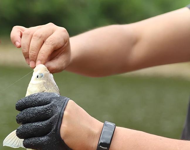 手袋 フィッシンググローブ 耐穿刺性 防水 ルアー 魚釣り アウトドア 片手からでもお買い求めいただけます