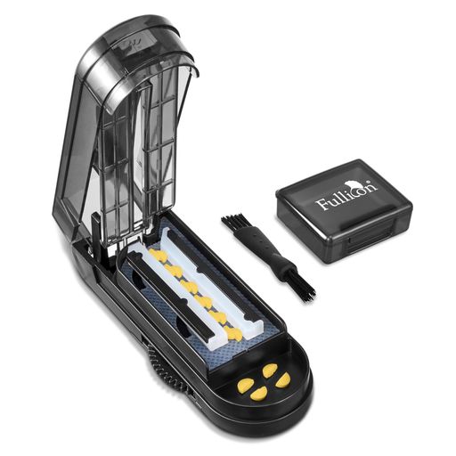🍀【製品仕様】セット内容:ピルカッター1個+収納ケース1個+掃除用のブラシ1個。サイズ:[ピルカッター]10.5 x 3.8 x 3.5 cm。[収納ケース]4.5 x 4 x 1.8cm/個。重さ:[ピルカッター]77.1g。[収納ケース]7.5g/個。 🍀【複数の錠剤を一度にカット】1日の摂取量が多い方に最適。複数の薬やサプリを一度にまとめて効率的に分割できます。何度もカットする手間が省けます。1日分の作業を一度に済ませたい方にぴったりです。 🍀【安全安心】刃が隠れる仕様のため、子供に取られてしまっても、手を傷つける心配がございません。高齢者が誤って指を切るリスクも軽減できます。 🍀【精度アップ】側面と底部に滑り止めシリコンゴムが付いており、錠剤を正確な位置にしっかり固定してカットできます。カット位置のずれや錠剤の飛散のリスクなく、正確に薬を割ることができます。 🍀【サイズ調整可能】最大幅1.5cmの錠剤に対応しており、錠剤がピルカッターに入らない問題なく分割できます。 🍀【錆びにくい】錆びにくいステンレス鋼の刃を採用しているので、長時間使用しても、錆が生じません。