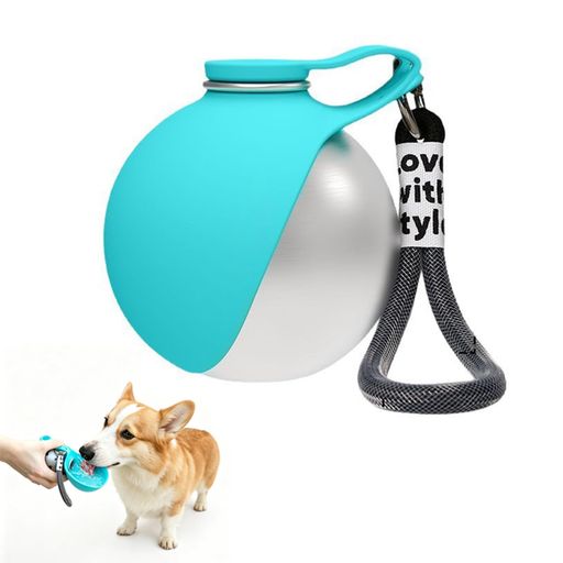 アウトドア 【ペットウォーターボトル】ボール形のデザインは見た目が可愛いだけでなく、犬が本能的に好む球形フォルムで、警戒心を抑えてスムーズに水を飲んでくれます。曲線轮廓で角がなく持ちやすく、バッグに入れてもゴツゴツ感がなく、散歩・お出かけ・旅行など外出時の愛犬給水に最適です。 【優れた素材】本体は高品質ステンレス製で耐久性に優れ、錆びにくく長くご使用いただけます。給水部分は柔らかいシリコン素材を使用し、折り畳み可能で省スペースに収納でき、ペットが安心して水を飲める安全設計です。 【外出に満足】適正な 285ml 大容量設計で、小型犬・中型犬の外出時の水分補給に十分対応可能です。給水水槽付きの一体型構造で、別途容器を用意する必要がなく、片手で簡単に給水操作ができます。 【漏れ防止】密封性能に優れた漏れ防止構造を採用しており、カバンやバッグの中に入れて持ち歩いても水漏れの心配がありません。振動や傾きにも強く、外出時の急な動きにも安心です。 【耐久設計】全体的に頑丈な作りで衝撃に強く、愛犬が噛んでも壊れにくい仕様です。丸洗い可能で、汚れやニオイが残りにくく、いつでも清潔な状態を保てます。