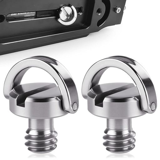 【基本仕様】2個入り、1/4サイズ、ステンレス製。軽量で丈夫なステンレス素材使用で、カメラ機材を確実に固定しながら、機材表面を傷つける心配がありません。 【高耐久ステンレス製】優れた耐食性と強度を兼ね備えたステンレス製。屋外撮影時の湿気や雨にも強く、長期間にわたって安心してご使用いただけます。 【高精度な操作性】精密機械加工によりネジの噛み合わせが最適化。機材の固定力が高く、長時間の撮影でも緩みにくい設計です。2本セットなので予備としても便利。 【Dリングで簡単設置】人間工学に基づいたDリングデザインで、工具不要で手軽に取り付け可能。カメラや三脚の交換、調整がスムーズに行えます。 【多様な機材に対応】三脚、雲台はもちろん、自撮り棒、照明機器、スタビライザーなど、幅広い撮影機材に使用可能。プロユースから日常使いまで幅広く活用できます。