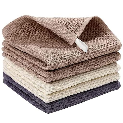 【強力な油汚れ除去】:純綿素材は油汚れをすばやく取り除き、瞬時に油汚れを吸収し、より楽で便利になります(3色、五枚入り).サイズ:34x34cm 【強力吸水と速乾性】:このタオルの吸水性は抜群!独特のワッフルデザインで、超強超速吸水が可能で、雑巾として洗面所などを掃除するのに最適です。 【洗うほどにふんわり、ボリュームUP】:洗うほどワッフルの凹凸間が増し、ふわふわになります。毛羽が出にくいワッフルの食器タオルはキッチンではもちろん、キッズ用にもおすすめです。 【多用途】ホームだけでなく、温泉や旅行やプールなども使えます。お風呂上り、ジム、エステ、プールなどいろいろなシーンで大活躍します。自分が使うだけではなく、同僚、上司、お客様へのお礼、友達祝い、結婚祝い、親孝行、祝日のギフトにも適しています。 【高品質.耐久性】ふきん全面コットン100%のワッフル素材で、ソフトな手触り.綿の天然成分は安全性が備わっているので、長く使うことができます。何回洗濯しても色褪せない、毛も抜けない上品なタオルです。吊り下げループ付き、簡単に掛けられますので、お皿ふき、食器拭き用や部屋掃除などとしても最高です。
