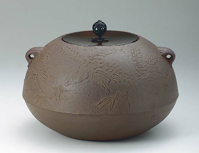 鵬雲斎好写　桐竹地紋　撫肩釜（炉釜）