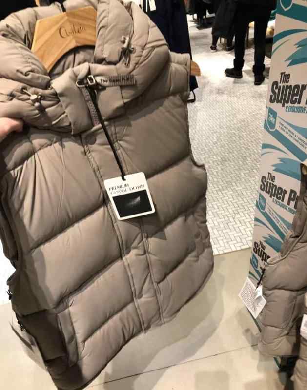 レディース　ダウン　ベスト ホワイトグースダウン 冬 TNA パフパフ フード付き ダウン ベスト 無地 厚..